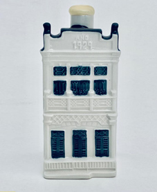 The 103nd KLM miniature house is a replica of the house of the family Ecury on Aruba.

To celebrate KLM's 103 birthday birthday, they release a new house on 7 October each year.