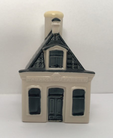 Special Present for 99th birthday of KLM
De Witte Os
Midstraat 97
8501 AH Joure
De Witte Os,
Joure, De Witte Os is well known in Joure. It was from this thiny shop that Douwe Egberts grew into a worldwide business.
The descendants of Douwe Egberts also owned the adjacent building ,number 99
In 1881,De witte Os was largely destroyed by a huge fire in the centre of Joure.
The shop suffered extensive damage, only the façade was left standing. It was reconstructed in the traditional style, with display windows and an elegant porch.
The guttering is decorated with a wooden panel showing a white ox, the logo of the shop.
Until 1925 this logo was also used by Douwe Egberts on its tea and coffee packaging.
It was then replaced by the familiar Douwe Egberts stamp.
Since 1985 De Witte Os has been part of Museum Joure and is laid out as a traditional grocer’s shop from around 1900.
We are glad to offer to you this beautiful House for only € 50